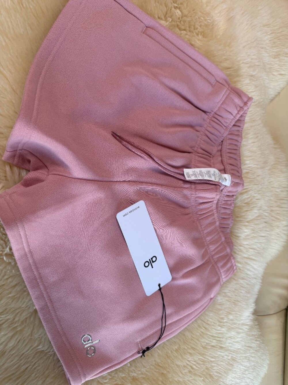 NWT Alo Yoga Accolade Crew Pullover & Short Set Vintage Pink S 🎒✨ BTS - Picture 12 of 16